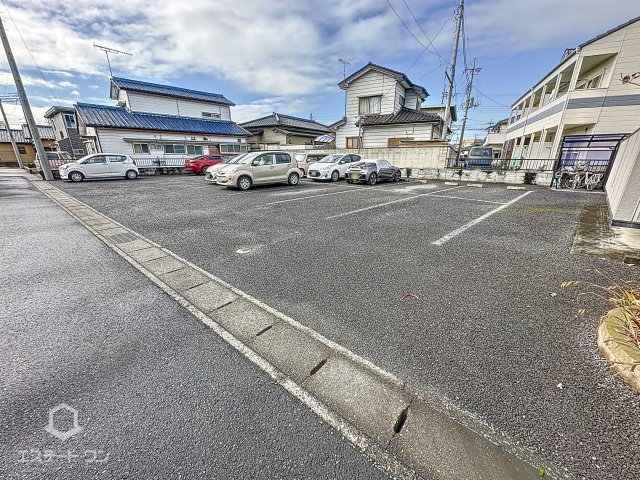 ペルシュワールの駐車場