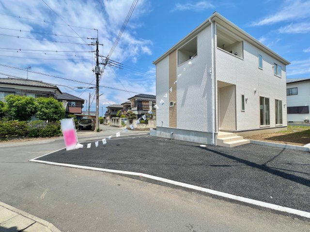 藤岡市藤岡の前面道路含む現地写真|閑静な住宅地で駐車も楽々♪