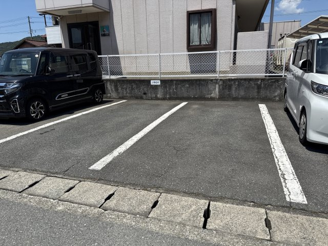 アーク早瀬の駐車場