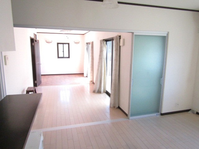 【洋室】 | 中古戸建　甲斐市西八幡 | おしゃれな居間です