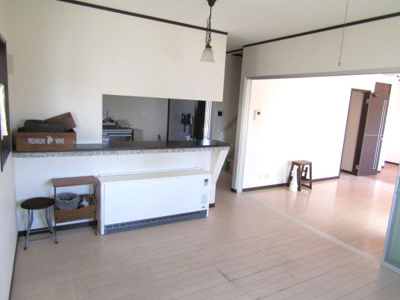 【居間・リビング】 | 中古戸建　甲斐市西八幡 | 使いやすいリビングです