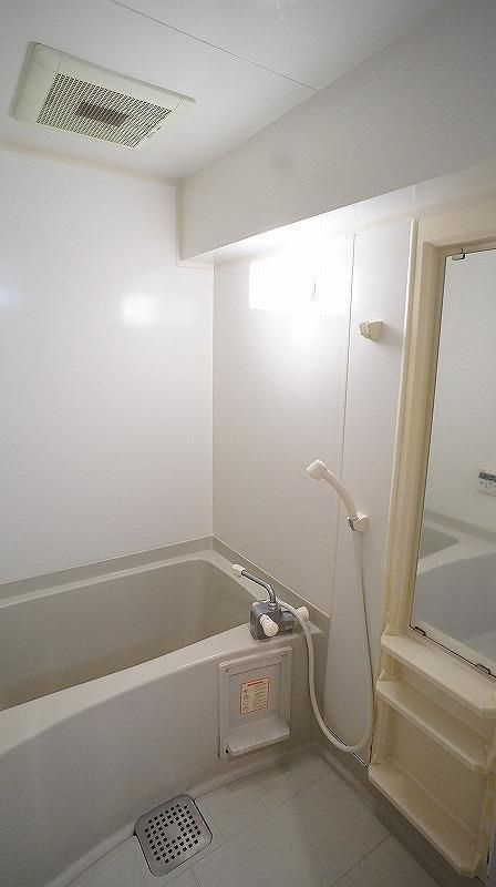 ベルパッソ十日市の浴室