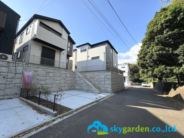 藤沢市大庭7期　新築戸建　全4棟4号棟の前面道路含む現地写真