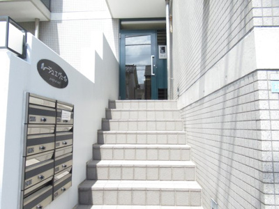 【エントランス】 | ルージュ・エ・ヴェール | 落ち着いたエントランスです