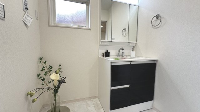 堺市北区野遠町　新築戸建の独立洗面台