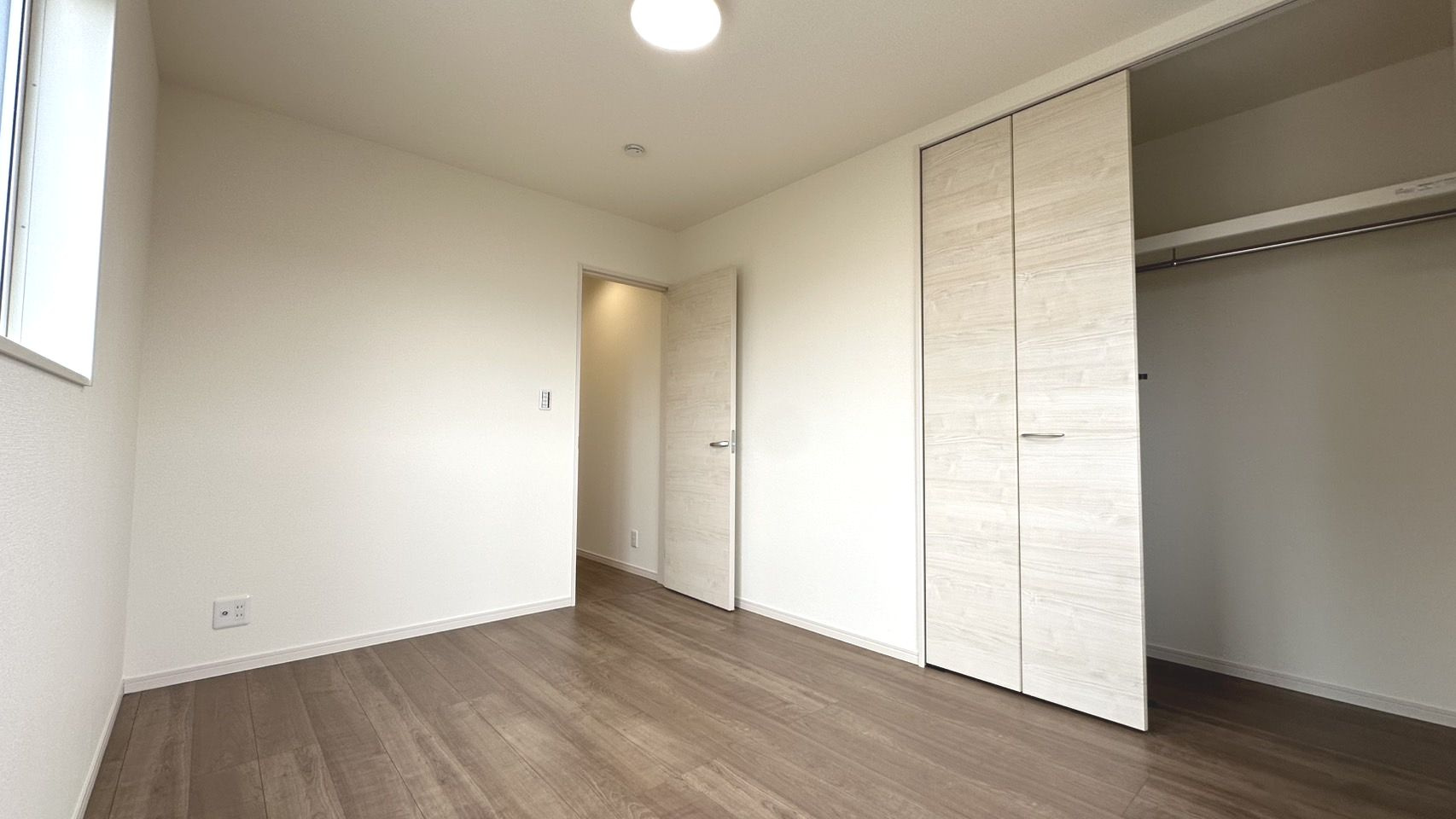 堺市北区野遠町　新築戸建の洋室