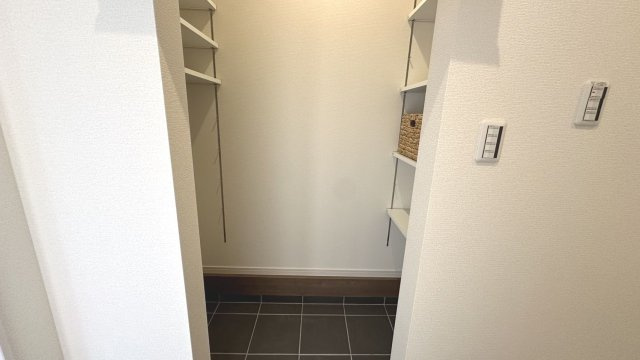 堺市北区野遠町　新築戸建の収納