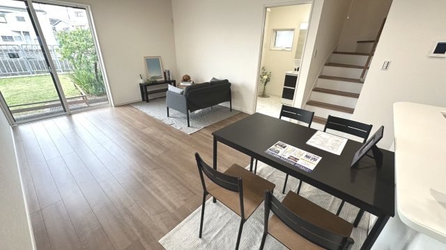 堺市北区野遠町　新築戸建の居間・リビング