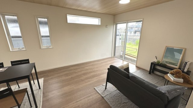 堺市北区野遠町　新築戸建の居間・リビング