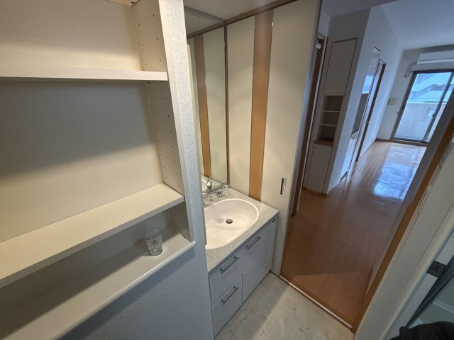 サクラメント駅南大路の洗面所