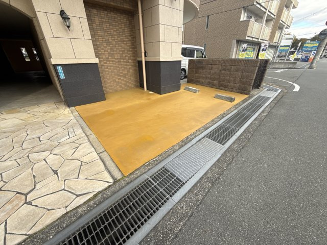 サクラメント駅南大路の駐車場