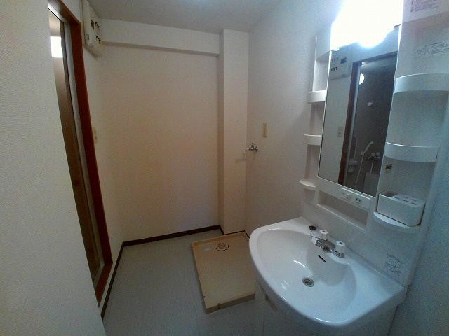 with 赤羽の洗面所