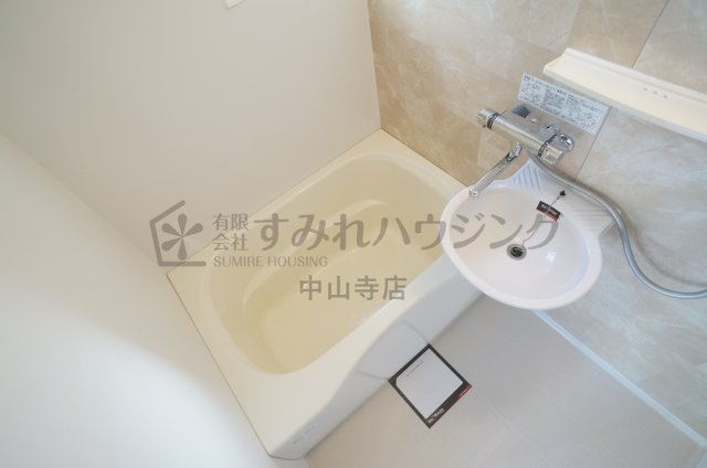 ガーデンハウス宝塚Bの浴室