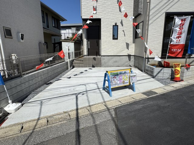 松戸市八ケ崎６丁目新築戸建【八ヶ崎小学校：5分】の駐車場|駐車スペース・並列２台駐車可