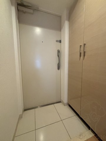 エス・キュート南森町の玄関
