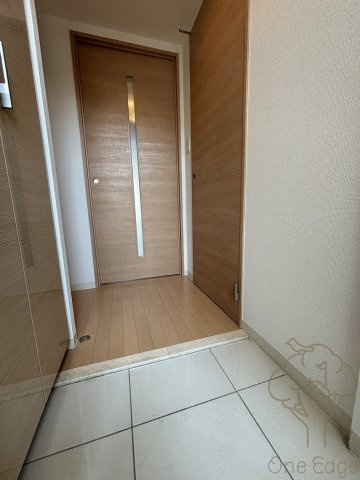 エス・キュート南森町の玄関