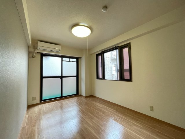 エミネンスの居間・リビング|同タイプの写真です（側面窓はありません）