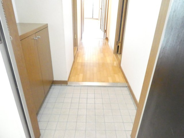 ラヴールイナダの玄関