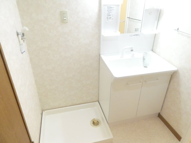 ラヴールイナダの洗面所