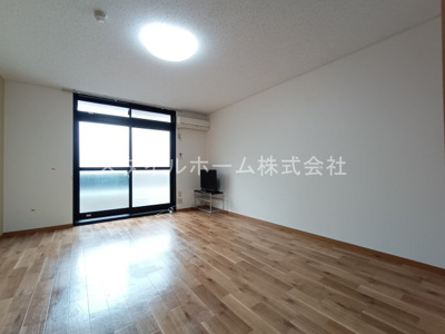 【居間・リビング】 | Pine　Well駅前　A棟 | イメージ写真です。