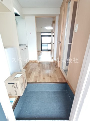 【玄関】 | Pine　Well駅前　A棟 | イメージ写真です。