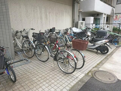 【駐車場】 | シルバーカーネル | 敷地内に自転車置き場があります(^^)/