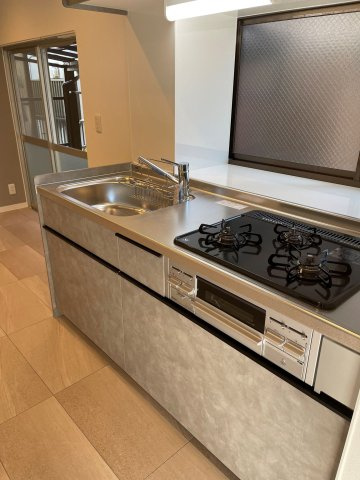 【キッチン】 | ◆鶴見区馬場2丁目中古戸建◆ | ◆食事の準備を楽しい時間に、忙しい時でもスムーズに無駄なく作業できる、お手入れも簡単にできるなど、毎日を楽しくするキッチンスペースに仕上げました。