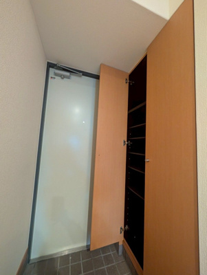 【収納】 | ウインステージ平尾 | 別号室の写真になります。現況優先。