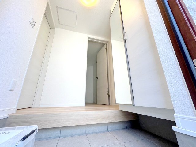 立川市柴崎町1丁目　新築の玄関