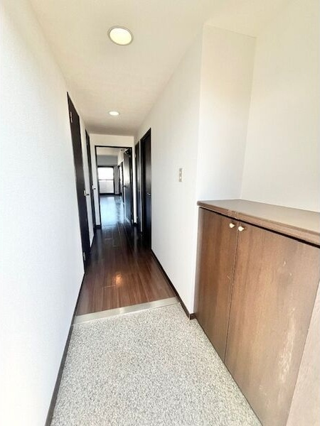 ロイヤルエステートⅢの玄関