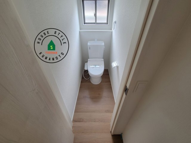 熊本市南区出仲間7丁目第3-1棟（1号棟）　のトイレ|温水洗浄便座を完備しております。2ヶ所にトイレがあるのは朝の慌ただしい時間も安心です。