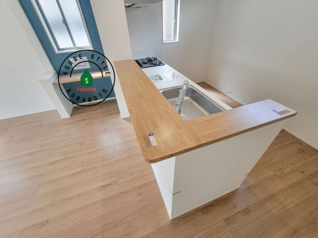 熊本市南区出仲間7丁目第3-1棟（1号棟）　のダイニング|キッチンから立ち込める香りが今日の料理を期待させます。