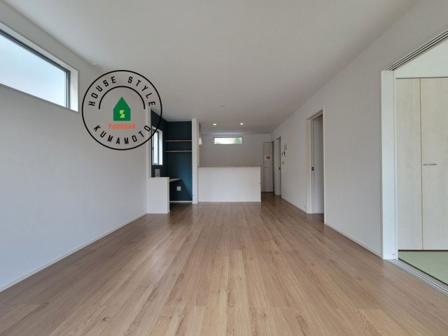 熊本市南区出仲間7丁目第3-1棟（1号棟）　の居間・リビング|キッチンからリビングをしっかり確認できます。家族の笑顔があふれる空間になりそうですね。