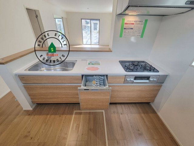 熊本市南区出仲間7丁目第3-1棟（1号棟）　のキッチン|ご家族を近くに感じられる対面キッチンのLDK。会話もはずみそうですね。