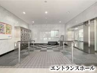 越谷市南越谷４丁目の中古マンションのエントランス