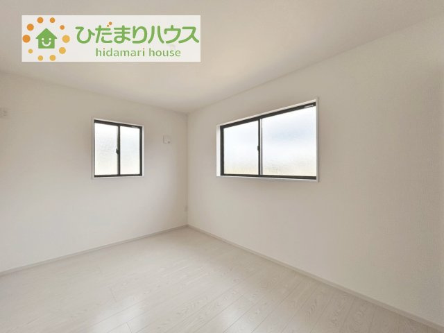 【洋室】 | 取手市白山6期　新築戸建　2号棟 | お掃除しやすく、清潔感を保てるのでダニも発生しにくいフローリング♪