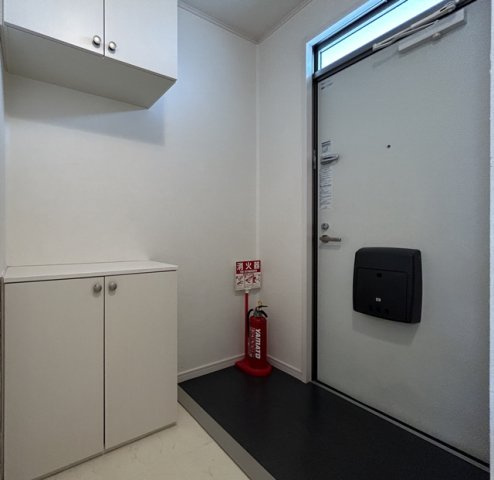 前橋市下小出町２丁目のアパートの玄関