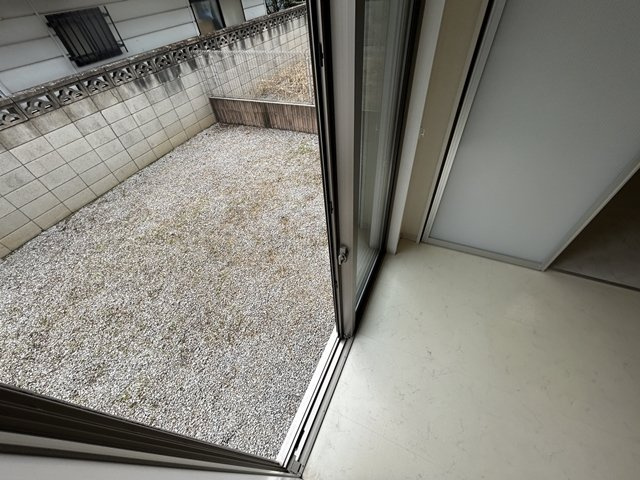 前橋市下小出町２丁目のアパートのバルコニー