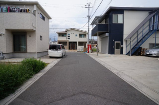 【前面道路含む現地写真】