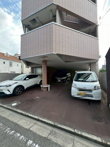 マンション寿藤　黒田の駐車場
