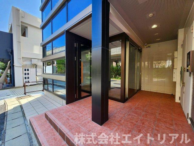 リエート若宮のエントランス
