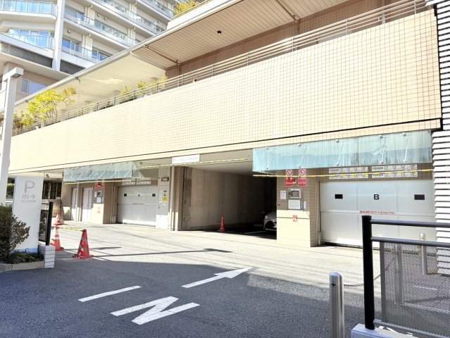 イーストコモンズ清澄白河フロントタワーの駐車場