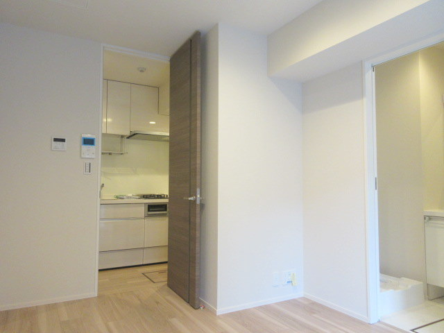 ao yokohamaの洋室|フローリングの洋室６帖