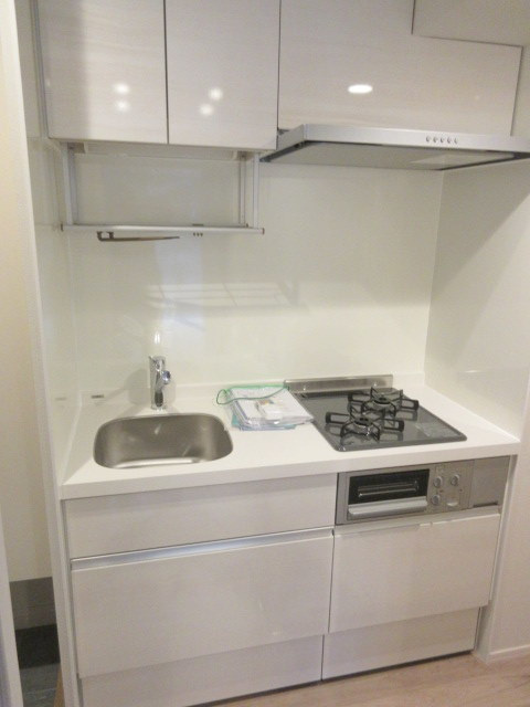 ao yokohamaのキッチン|料理の幅も火度がるグリル付ガス２口システムキッチン