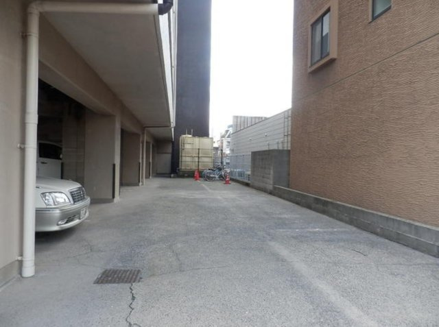 鹿児島市甲突町　一棟マンションの駐車場