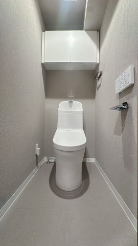 【トイレ】 | コアマンション和白東パセオ☆仲介手数料無料☆ | 手洗い一体型のトイレは節水効果があり、環境にもお財布にも優しい人気のタイプです。もちろんウォシュレット機能も完備しています。