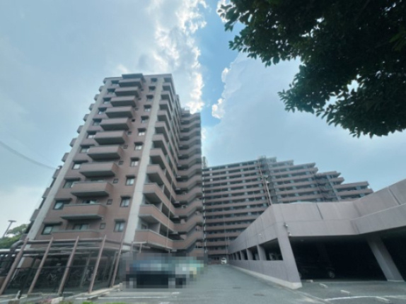 【外観】 | コアマンション和白東パセオ☆仲介手数料無料☆ | 青空にも夕焼けにも映える、そんなたたずまい。ここで新生活スタートさせてみませんか♪