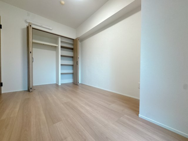 【洋室】 | コアマンション和白東パセオ☆仲介手数料無料☆ | 収納力としては物足りないかもしれませんが、そこは貴方のアイディア次第、工夫してみてください。