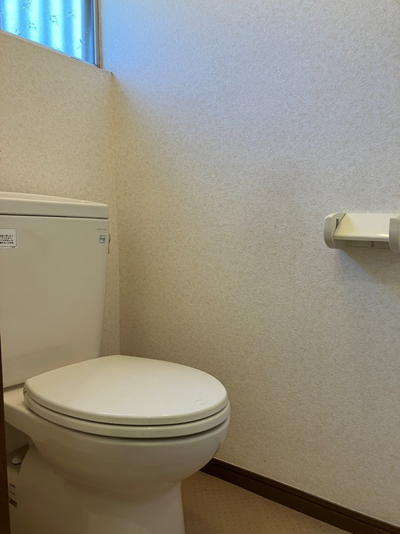 西平山戸建のトイレ