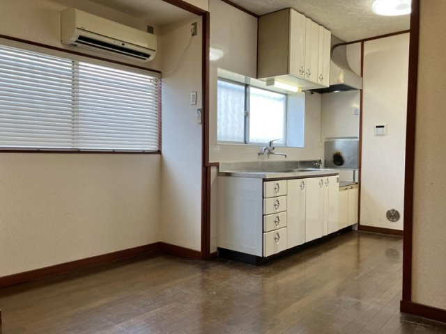 西平山戸建の居間・リビング